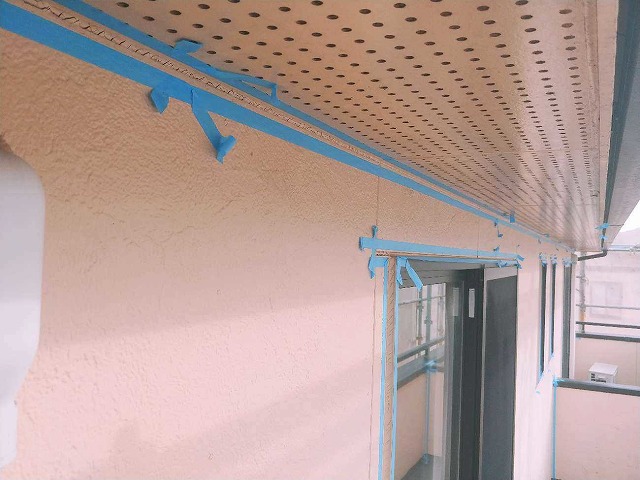 マスキングテープで養生